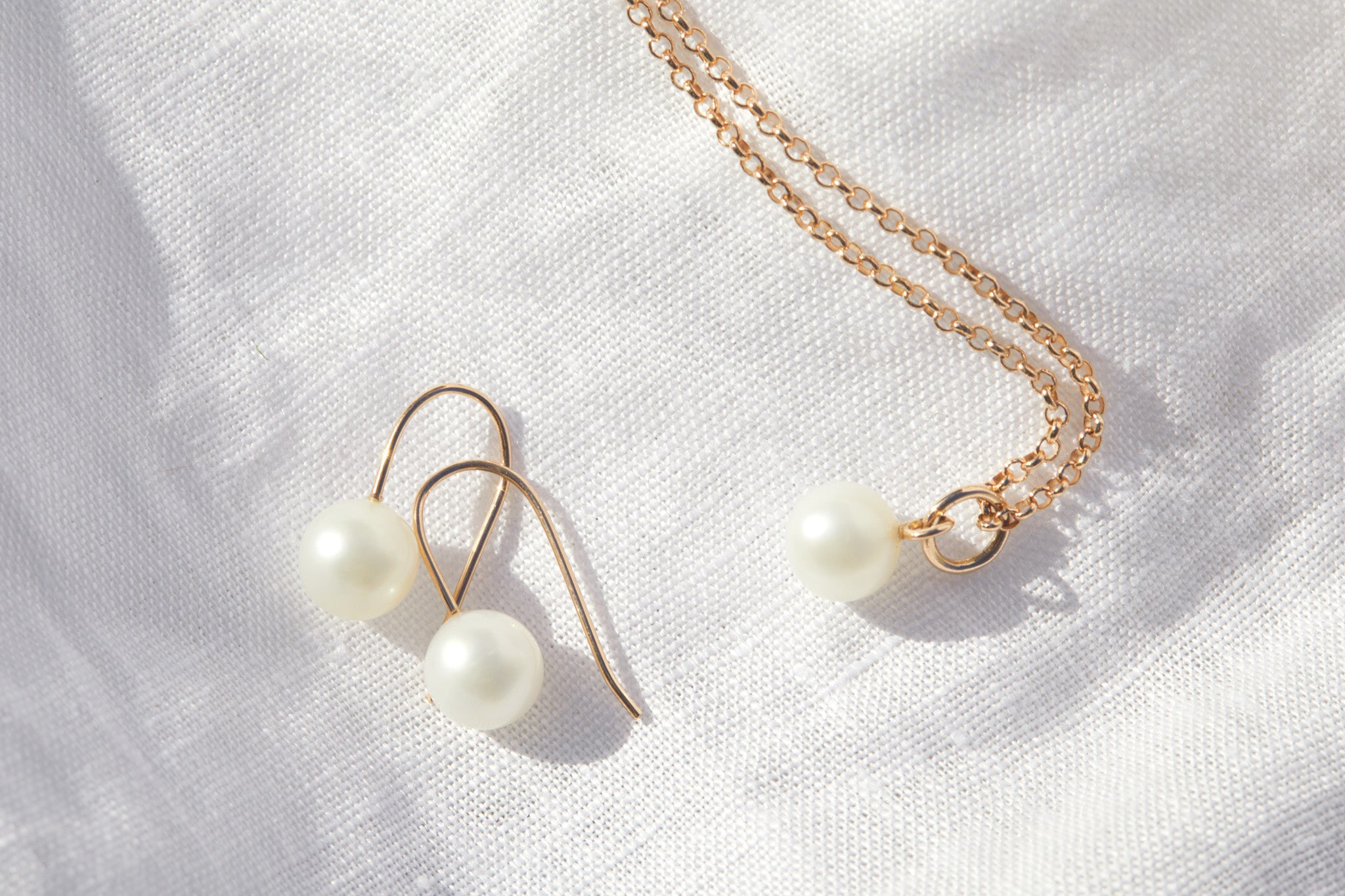 Avery Freshwater Pearl Pendant in 9ct Yellow Gold
